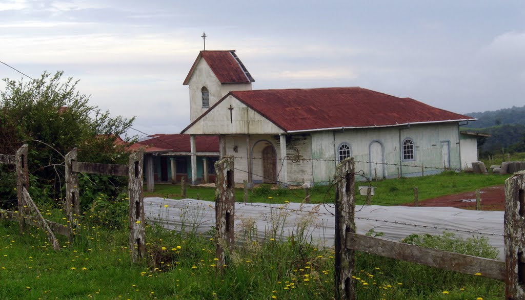 Iglesia de Vara Blanca by Noé Alfaro Chaves