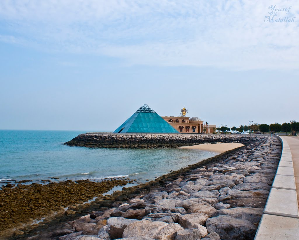 Marina Beach ( Hrad Rock ) by yousef malallah