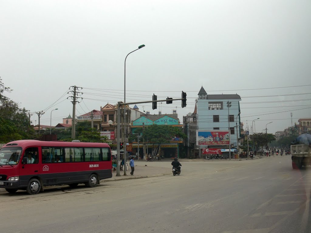 Ngã tư Bỉm Sơn (giao lộ Nguyễn Huệ-1A - Trần Phú - Nguyễn Văn Cừ) by rongcoithit