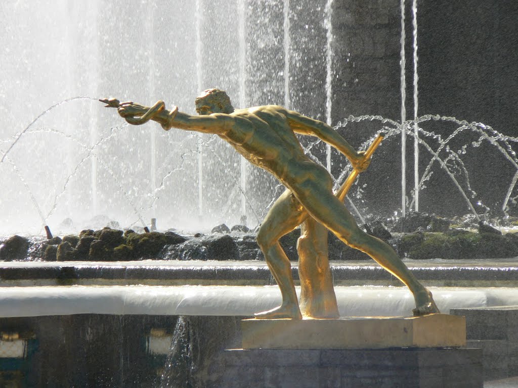 Peterhof, Kaskadenfigur by Rainer I.