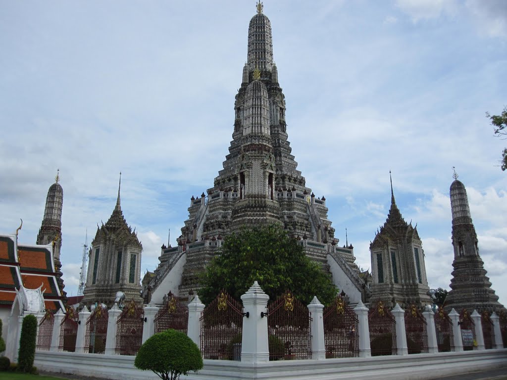 Wat Arun ..::Ame&Kerol::.. by Amefuccino