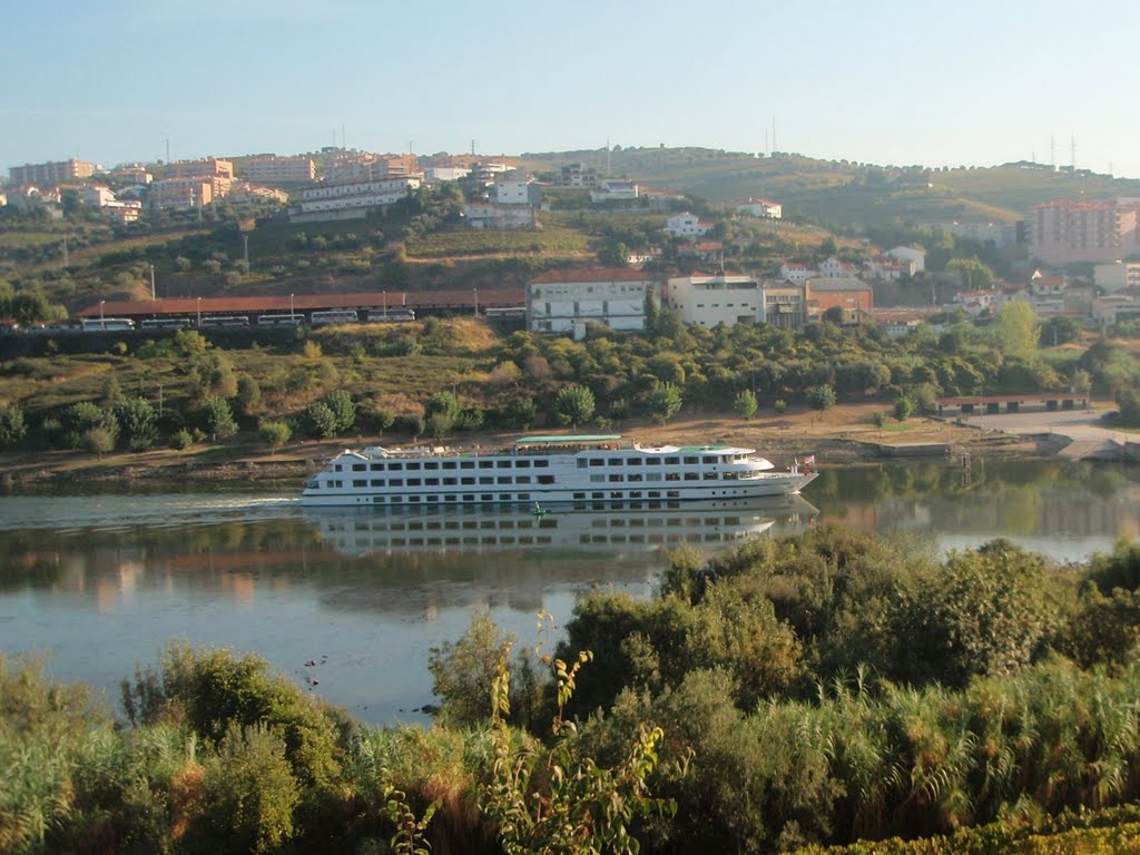 Cruzeiros do Douro by Eladio Cortizo