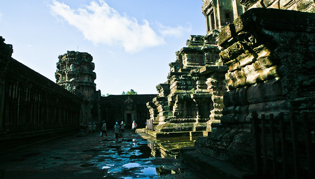 Angkor Wat by Hoàng Khai Nhan by Hoàng Khai Nhan