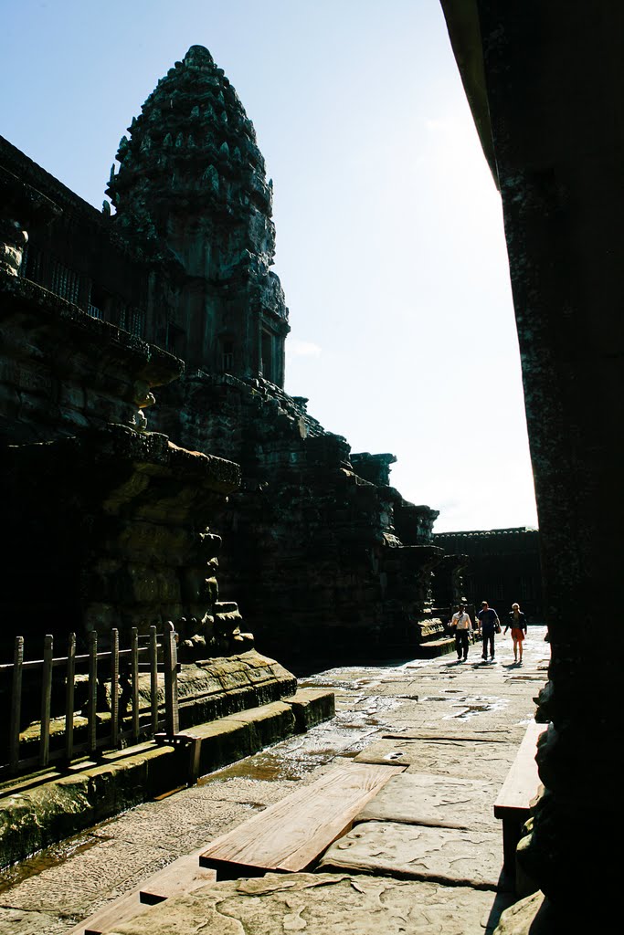 Angkor Wat by Hoàng Khai Nhan by Hoàng Khai Nhan