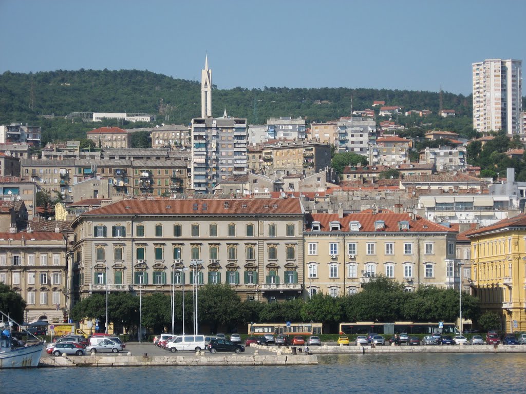 Rijeka, luka by Davor Golek