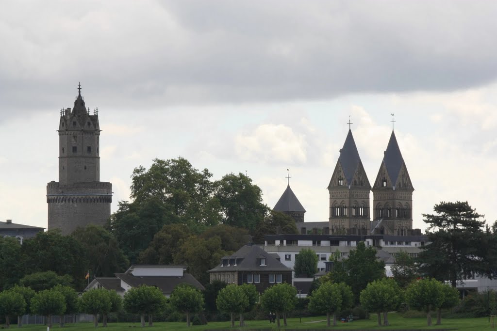 Andernach Runder Turm und Mariendom vom Rhein aus gesehen Sept 2010 by MIWOBNA