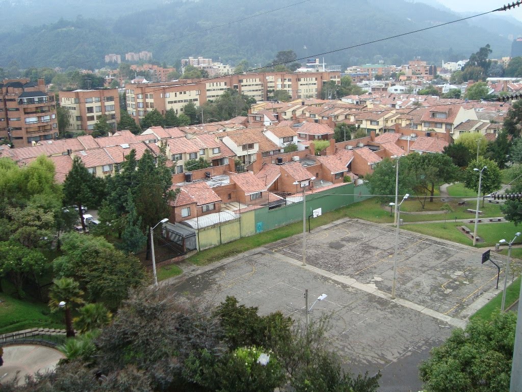 Usaquén, Bogotá by Luciano R Oliveira