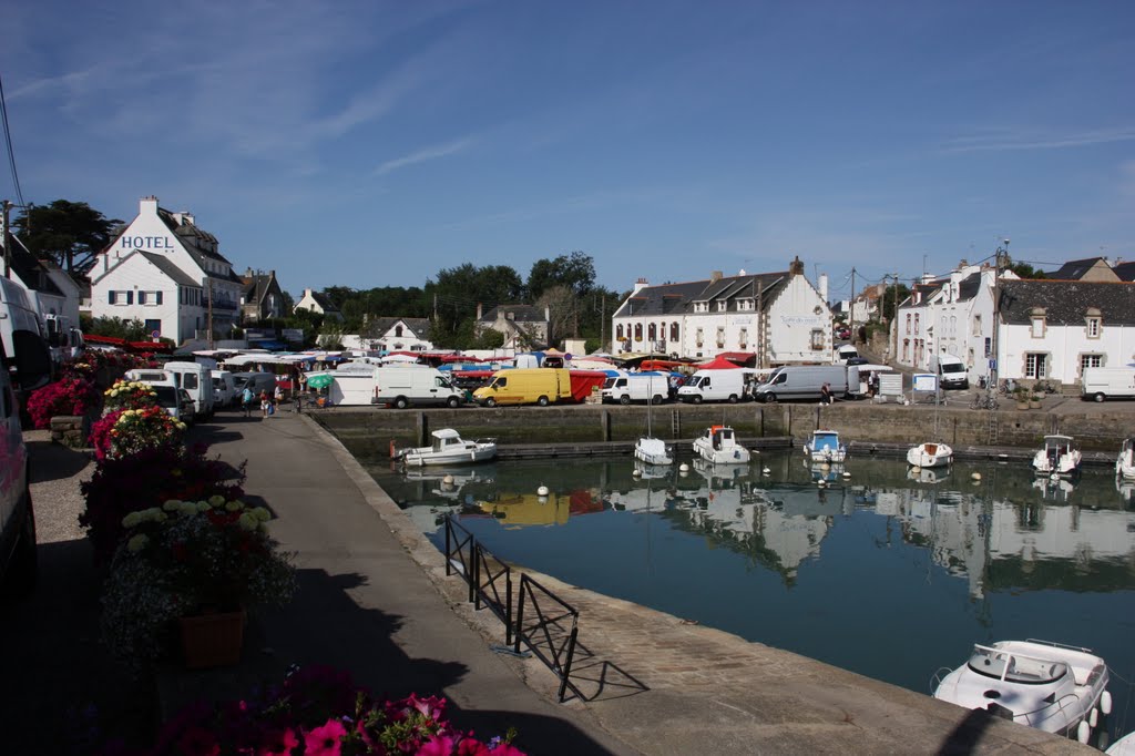 Markt am Port von Haliguen by klemens bartling