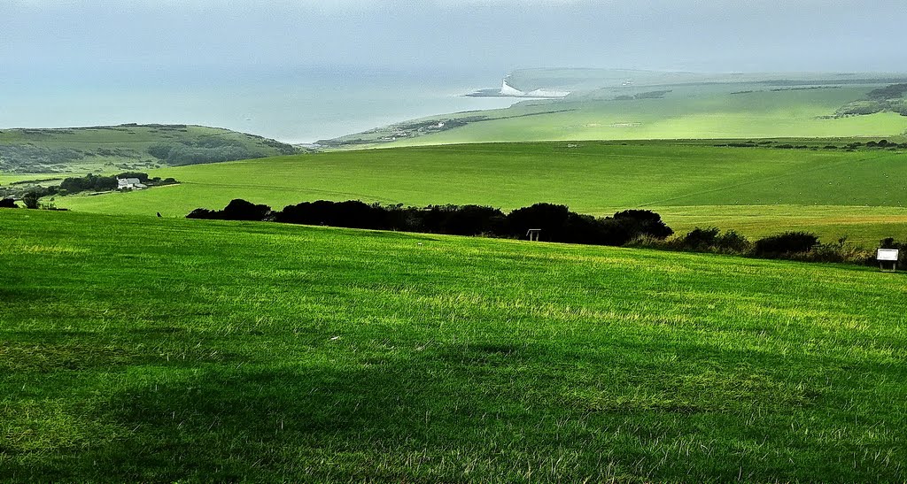 View from Beachy Head to Seaford Head in the far distance. by Feitse Boerwinkel