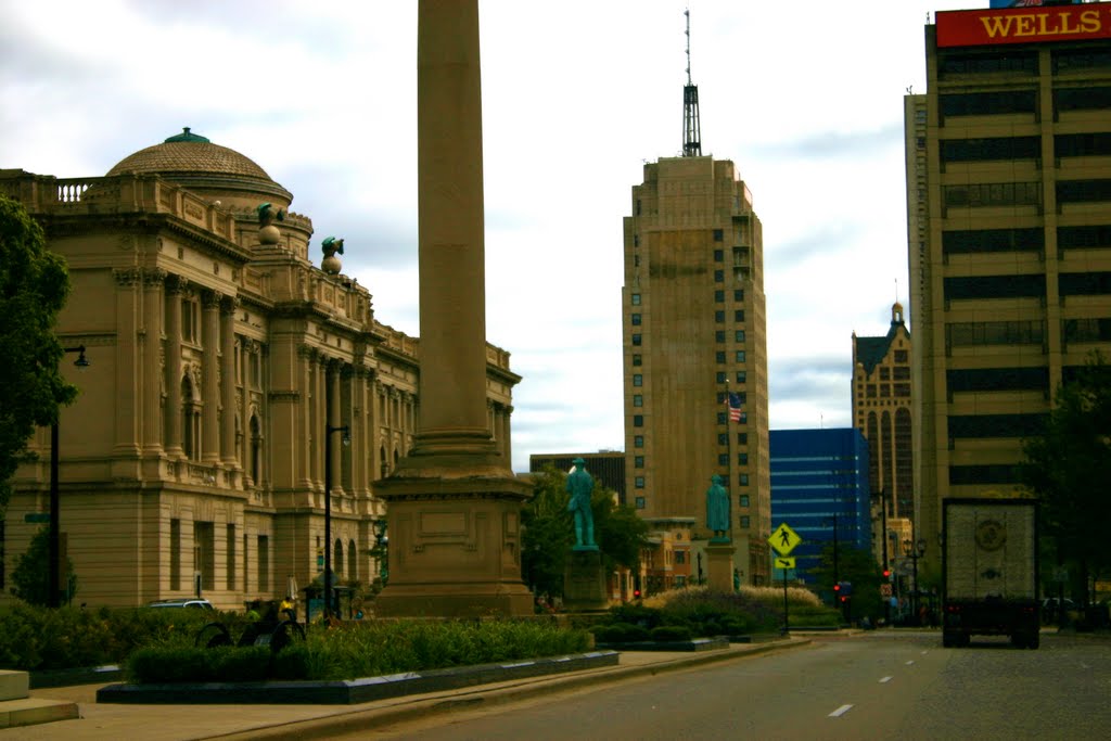 Wisconsin Ave, Milwaukee, WI by MICHAEL  JIROCH  &  www.michaeljiroch.com