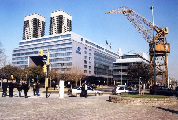 HOTEL HILTON PUERTO MADERO by José Luis Pandelo