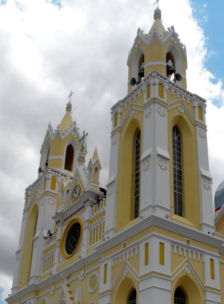 Canindé - As Torres da Basílica de São Francisco by Ivo Dias