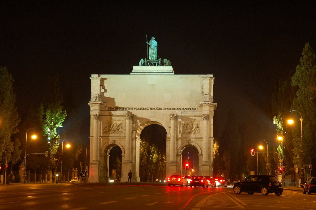 München. The ''Siegestor'' by Alexander Khmelkov