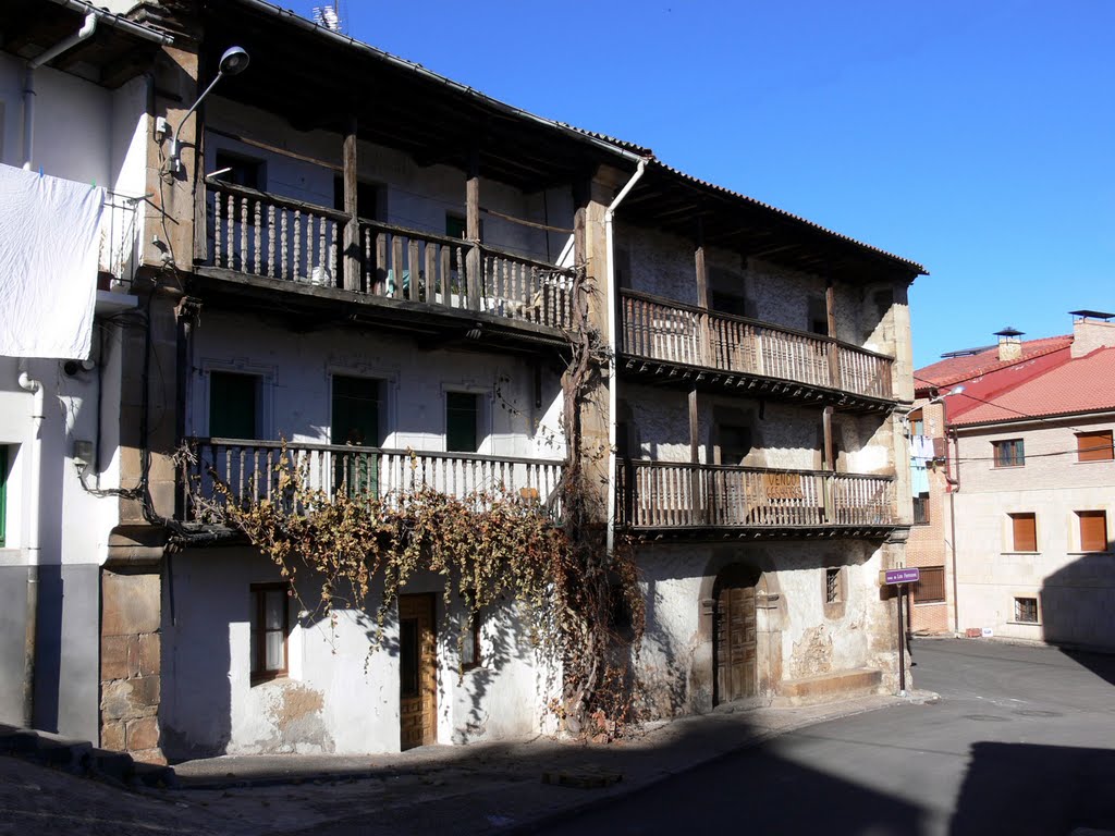 SAN LEONARDO DE YAGÜE (Comarca de Pinares-Soria). 2010. 06. Casa de los ferrones (sXVIII-XIX). by Carlos Sieiro del Nido