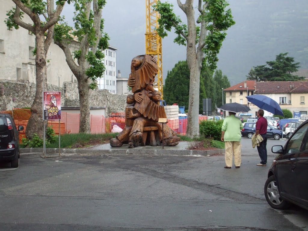 MUSICANTI scultura lignea monolitica by malgimer