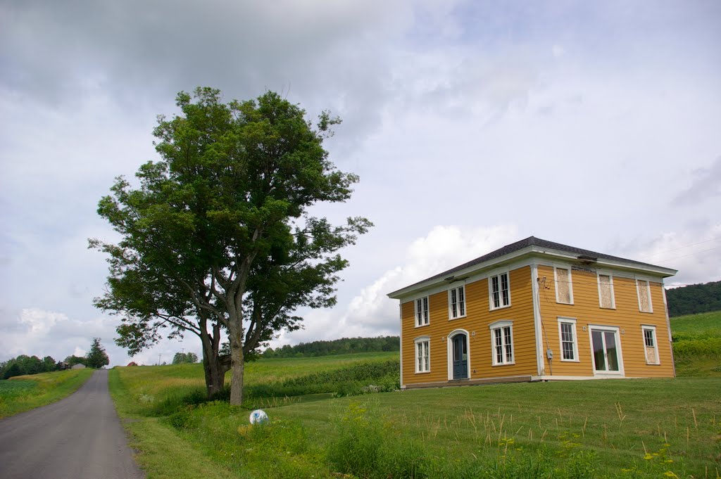 Symmetrical Vernacular House by AHxJB