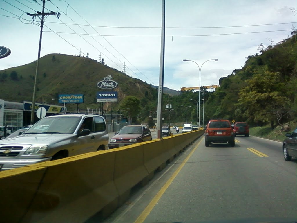 Carretera Panamericana, IUT, Subiendo a Los Teques by favikar