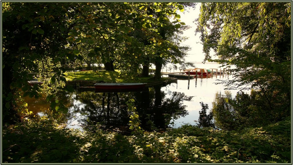 Idyllische Stellen im Schlosspark Marquardt. by H. Hönow