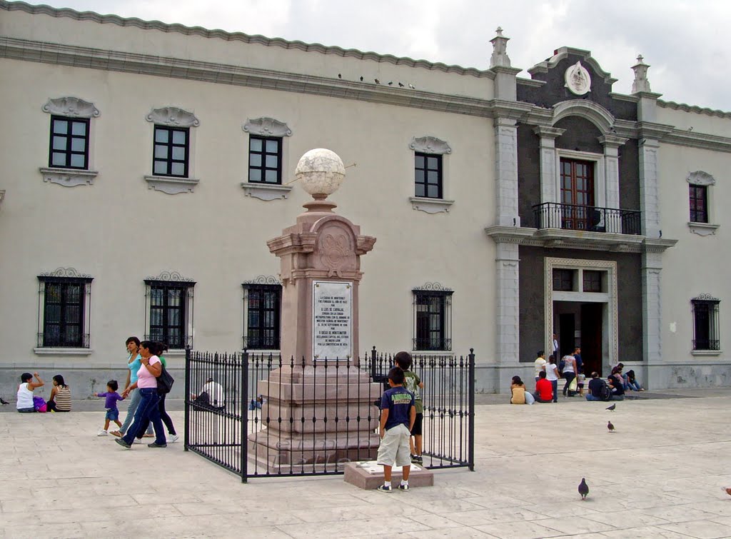 Escultura Dios Bola by Fermin Tellez