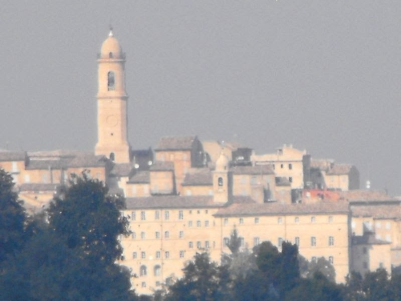 Petritoli, panorama con la Torre Civica by Luigi Manfredi