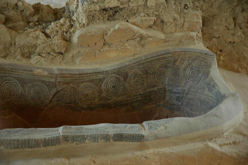 Bathtub at Nestor's Palace by R Pone