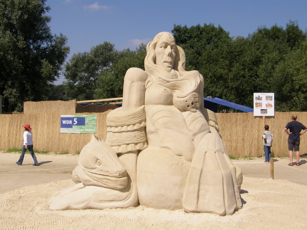 Sandfestival Ruhr 2007: "Seehexe" 1 by Uwe Verbarg