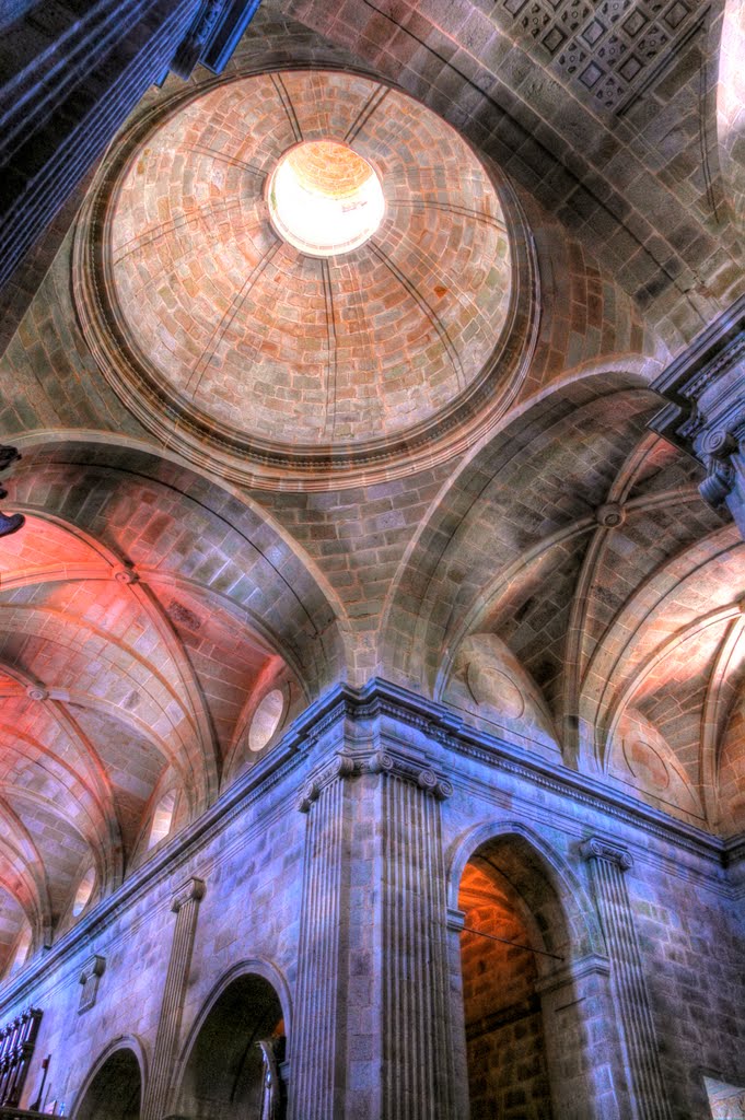 Interior da igrexa do Mosteiro de Montederramo HDR by Eladio Osorio Monten…