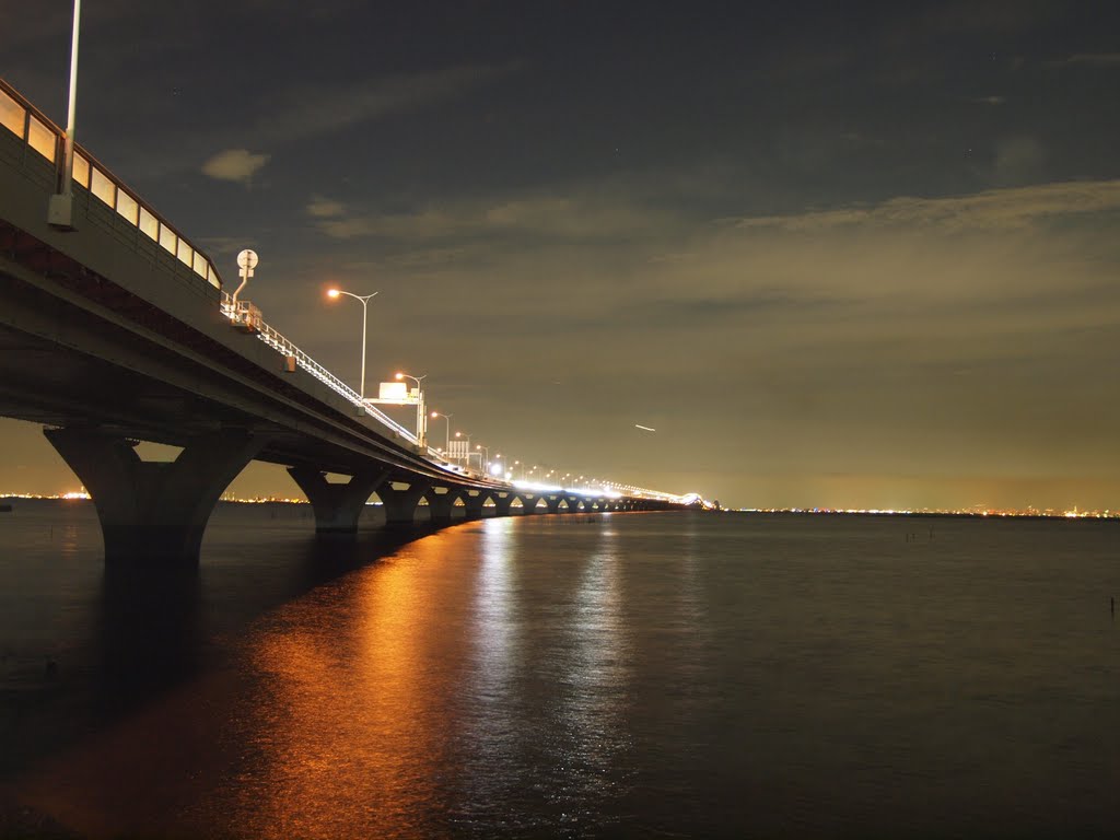 Aqua Bridge , Chiba by Kaz Ish