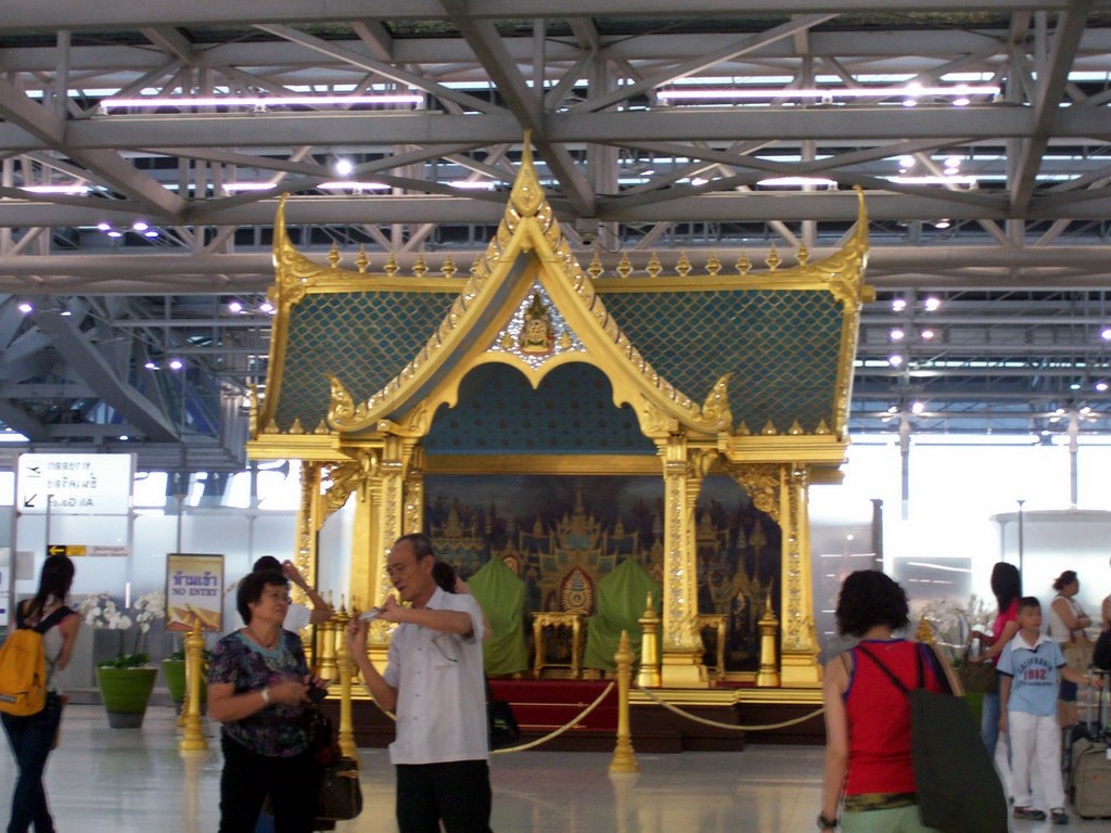 Suvarnabhumi Airport, Bangkok, Thailand (Homi&Diane) by homilimbu