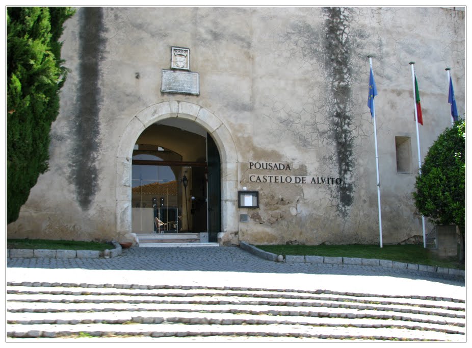 Largo do Castelo e Pousada de Alvito by André Barragon