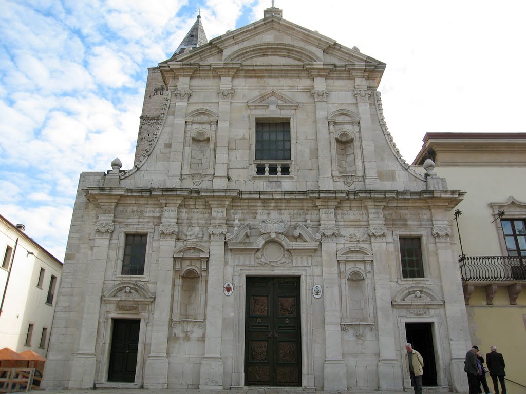 Melfi, la facciata della Cattedrale by ginovitrani