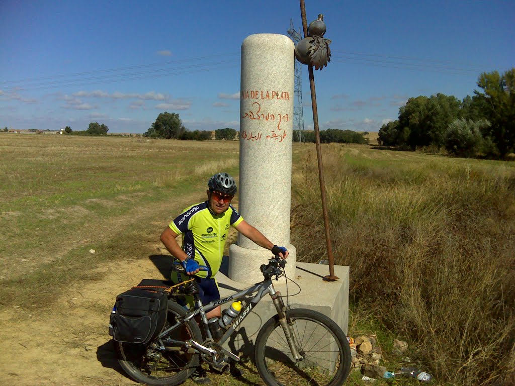 Miliario moderno en El Perdigon (Zamora) by Rafael Saco