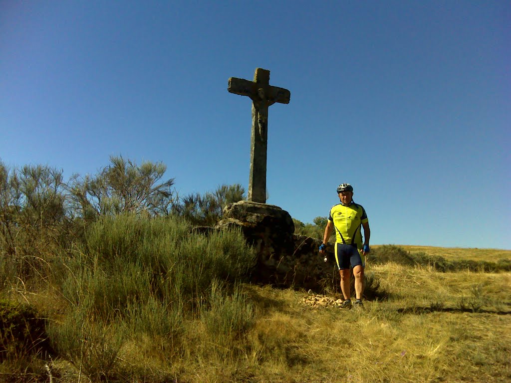 Cruceiro en A Gudiña by Rafael Saco