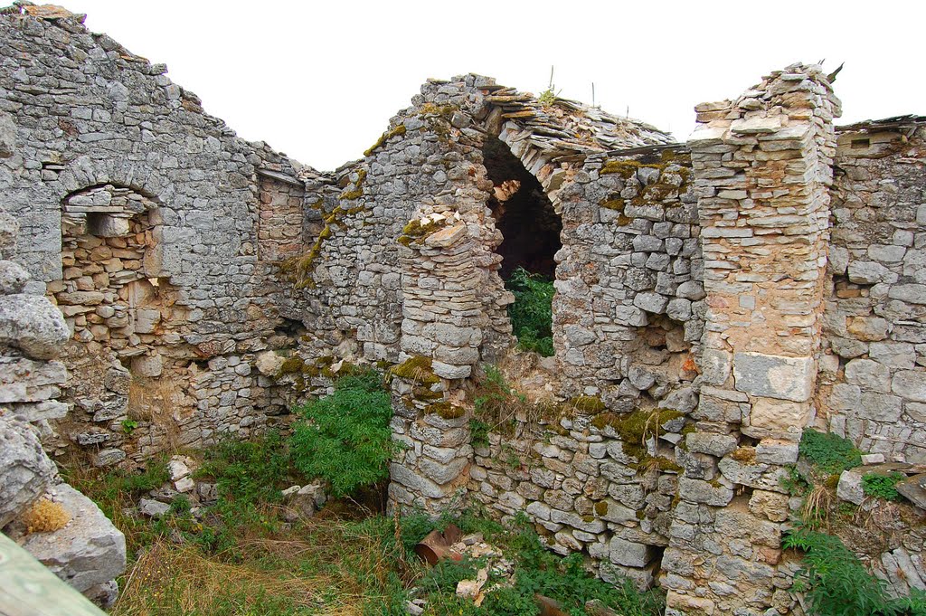 Hameau Le Villaret by Les Argonautes