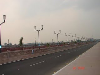 Road between Samta Mulak Chowk and Ambedkar Memorial by Mehars