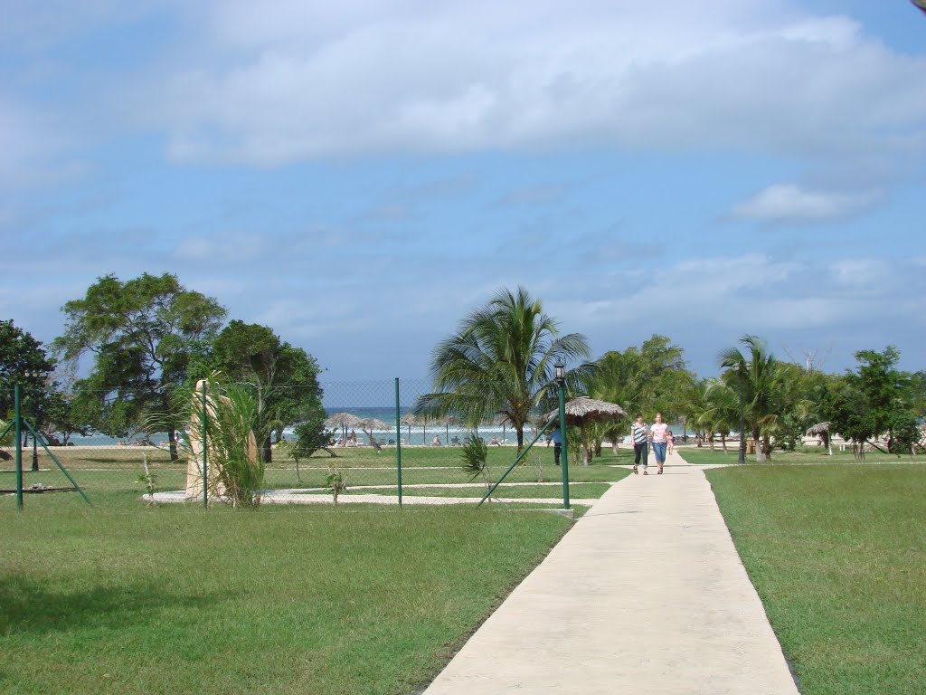 CUBA, Hotel"Playa Pesquero",дорога на пляж by Zhanki