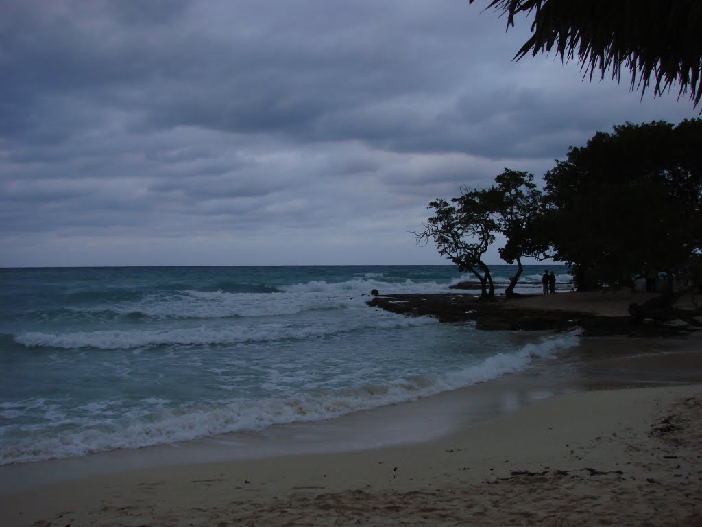 CUBA, Hotel"Playa Pesquero",на пляже во время шторма by Zhanki