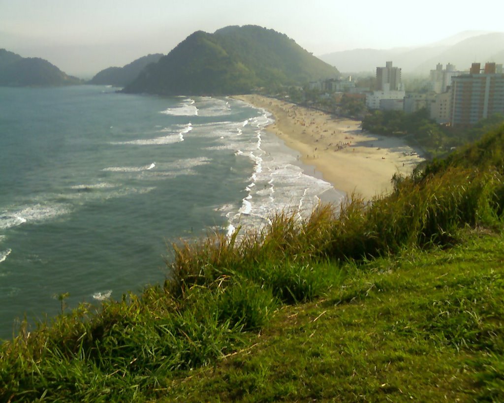 Praia do Tombo vista do Morro das Galhetas by SaPeCa