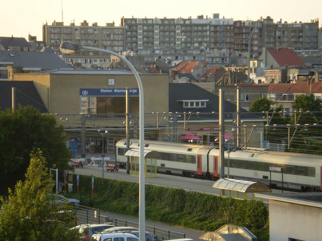 Blankenberge: railway station + view on apartments by Mathias/foto