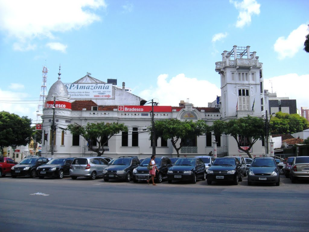 Agência do Banco Bradesco. Antiga residência do Dr. Pedro Gusmão. Belém, PA by Francisco Edson Mend…