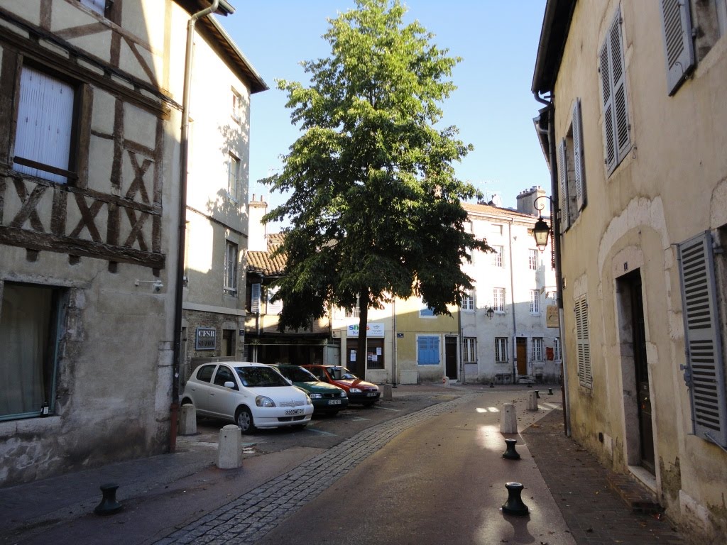 À Bourg-en-Bresse by Alphard V