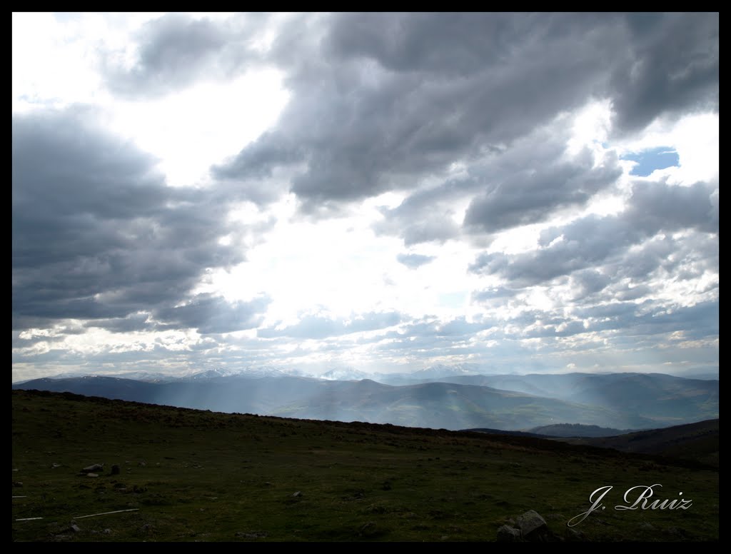 Puesta de sol desde Cildá by J. Ruiz