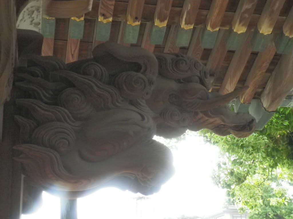 柴又帝釈天の象. the figure of an elephant. Shibamata Taisyakuten Temple, Japan. by reikishikawa