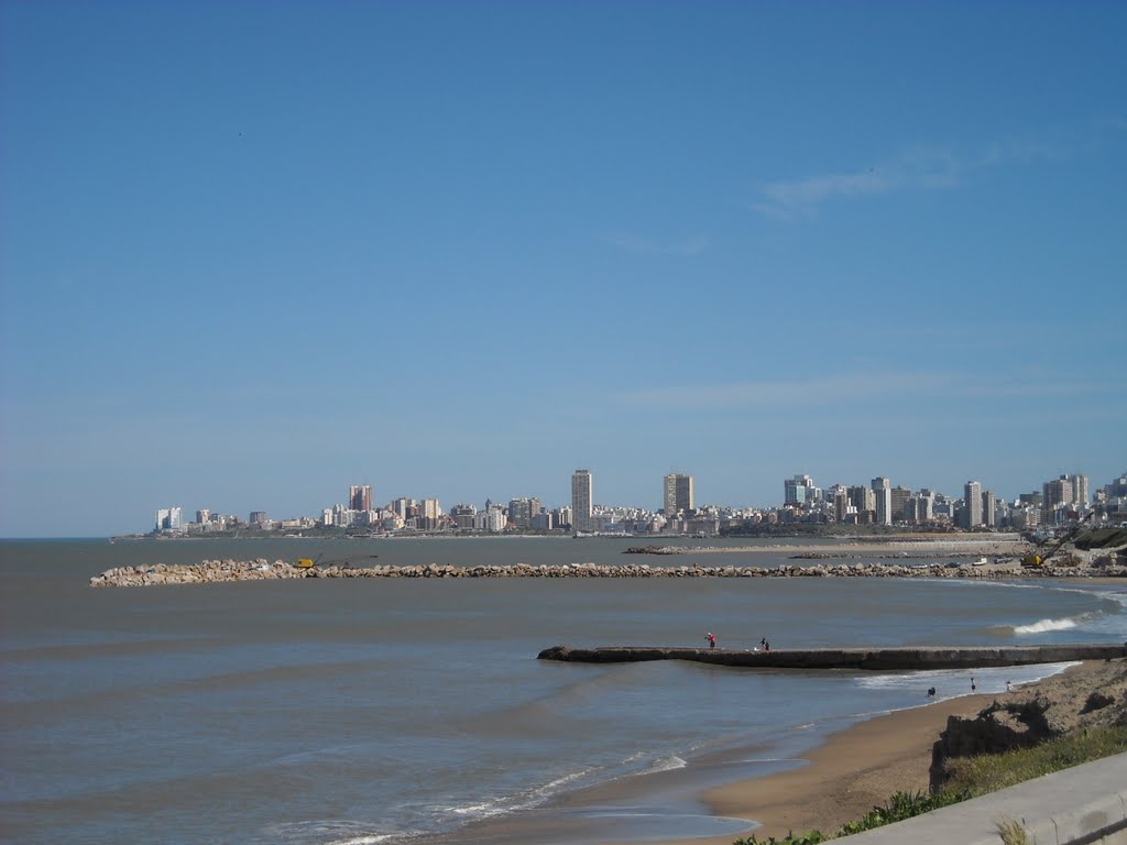 La costa - Vista desde F. U. Camet y Constitución by Matha Burroughs