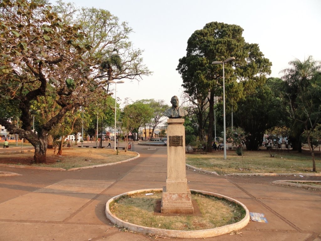 Campo Grande - MS: Praça central Ari Coelho by VaConferir Por Walte…