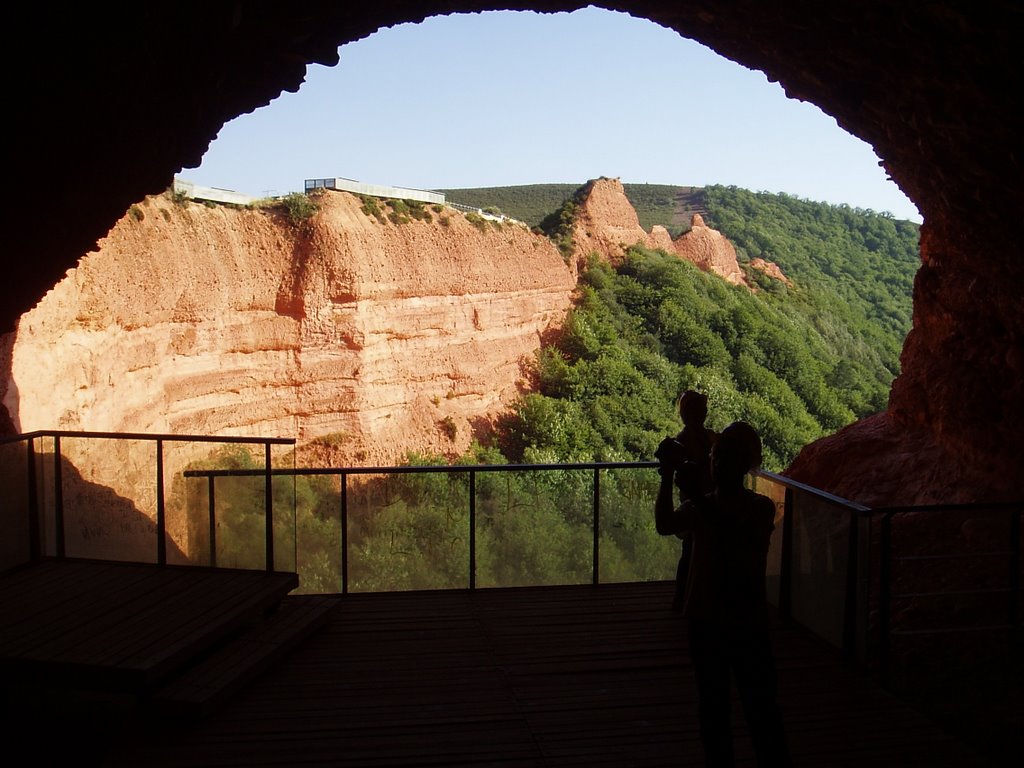 El mirador de Orellan desde la cueva by flyarturo