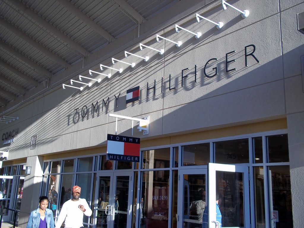 Tommy Hilfiger store front by patrickmanion89