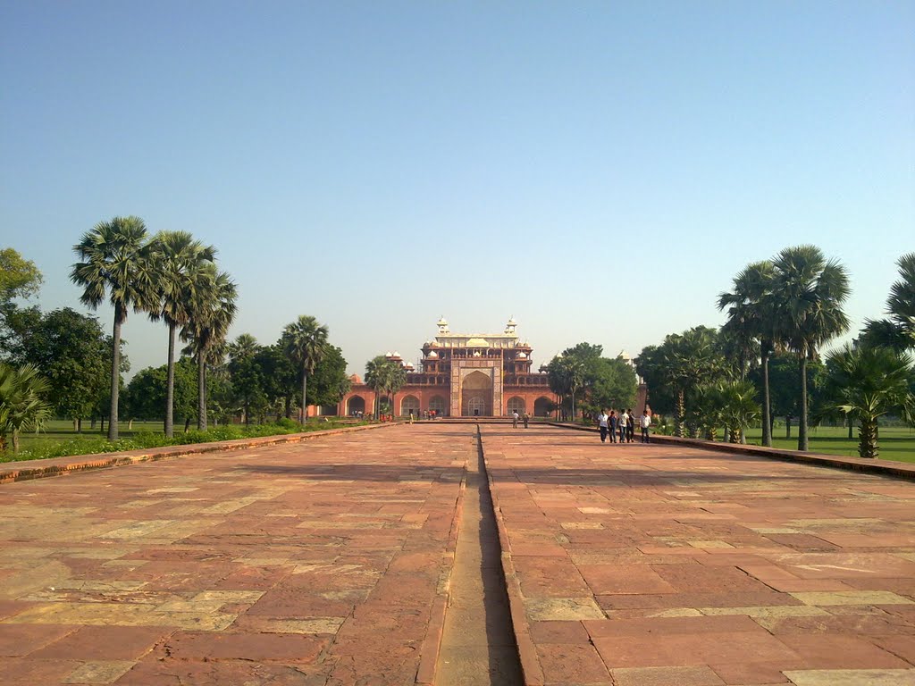 The tomb of Akbar by Shriom