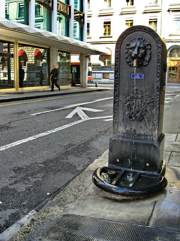 Rues-Basses Longemalle, Genève, Switzerland by jose de almeida