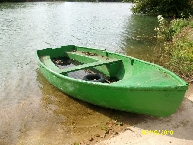 Barque le long des berges de l'Aveyron à LAMOTHE-CAPDEVILLE by Etoilée